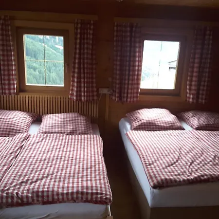 Steinwandhuette بيت خشبي *